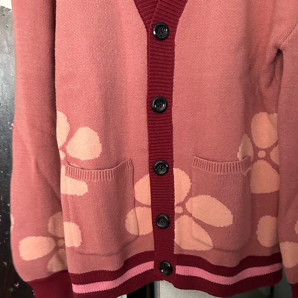 Elegant Floral Cardigan in Pink and Burgundy - Picture 4 of 4